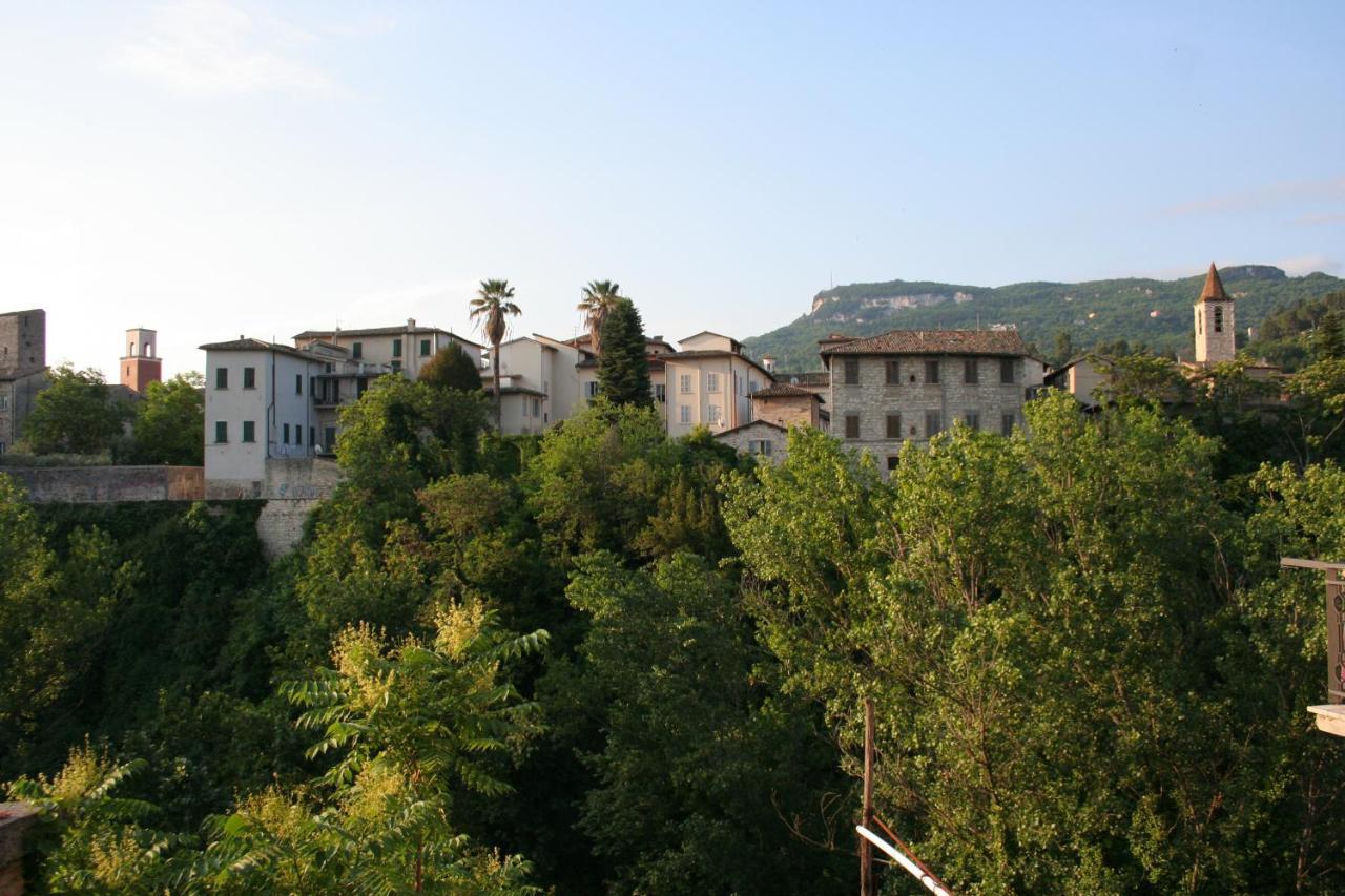 Mini Appartamento "Il Nido Del Picchio" Ascoli Piceno Buitenkant foto