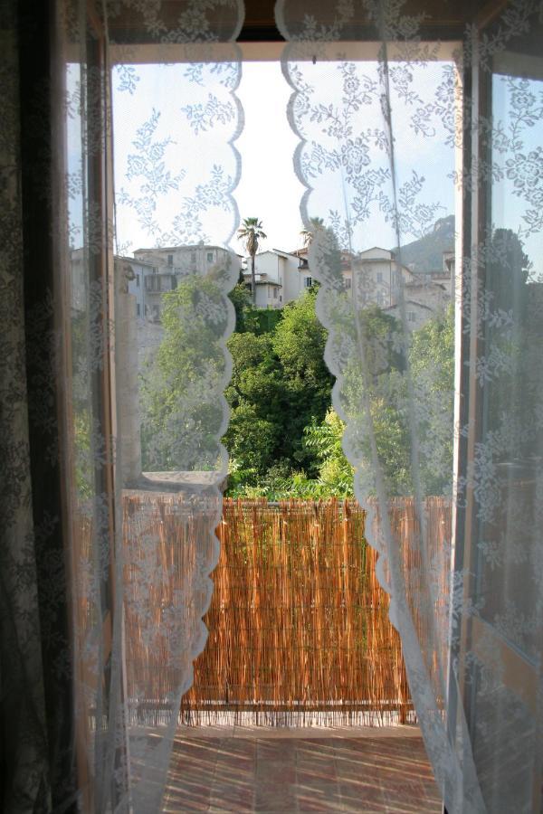 Mini Appartamento "Il Nido Del Picchio" Ascoli Piceno Buitenkant foto