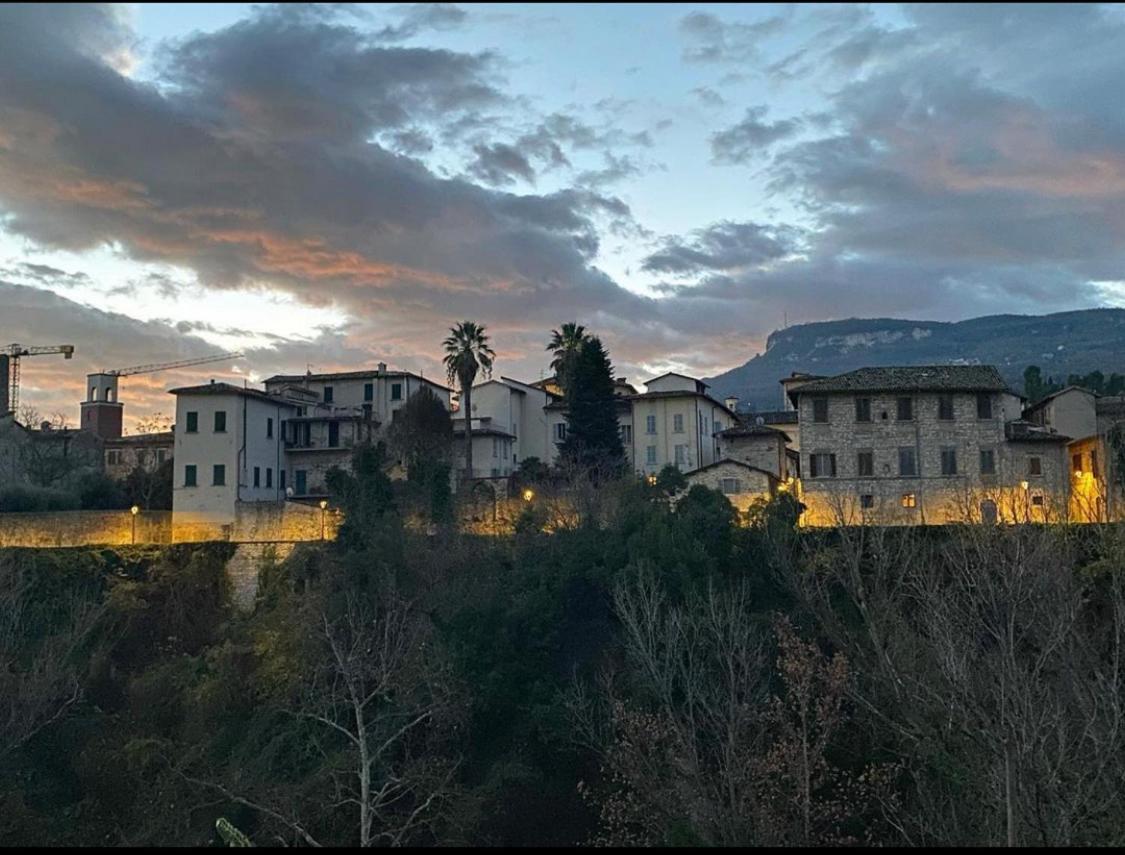 Mini Appartamento "Il Nido Del Picchio" Ascoli Piceno Buitenkant foto